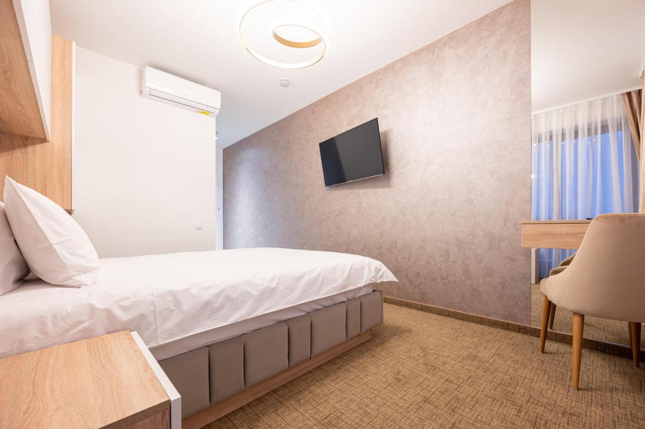 Klia Hotel Sînmartin Kültér fotó