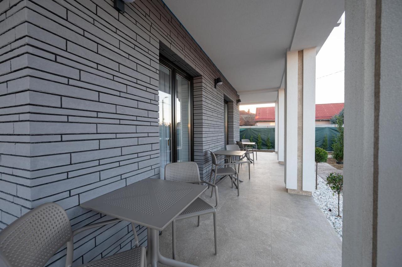 Klia Hotel Sînmartin Kültér fotó