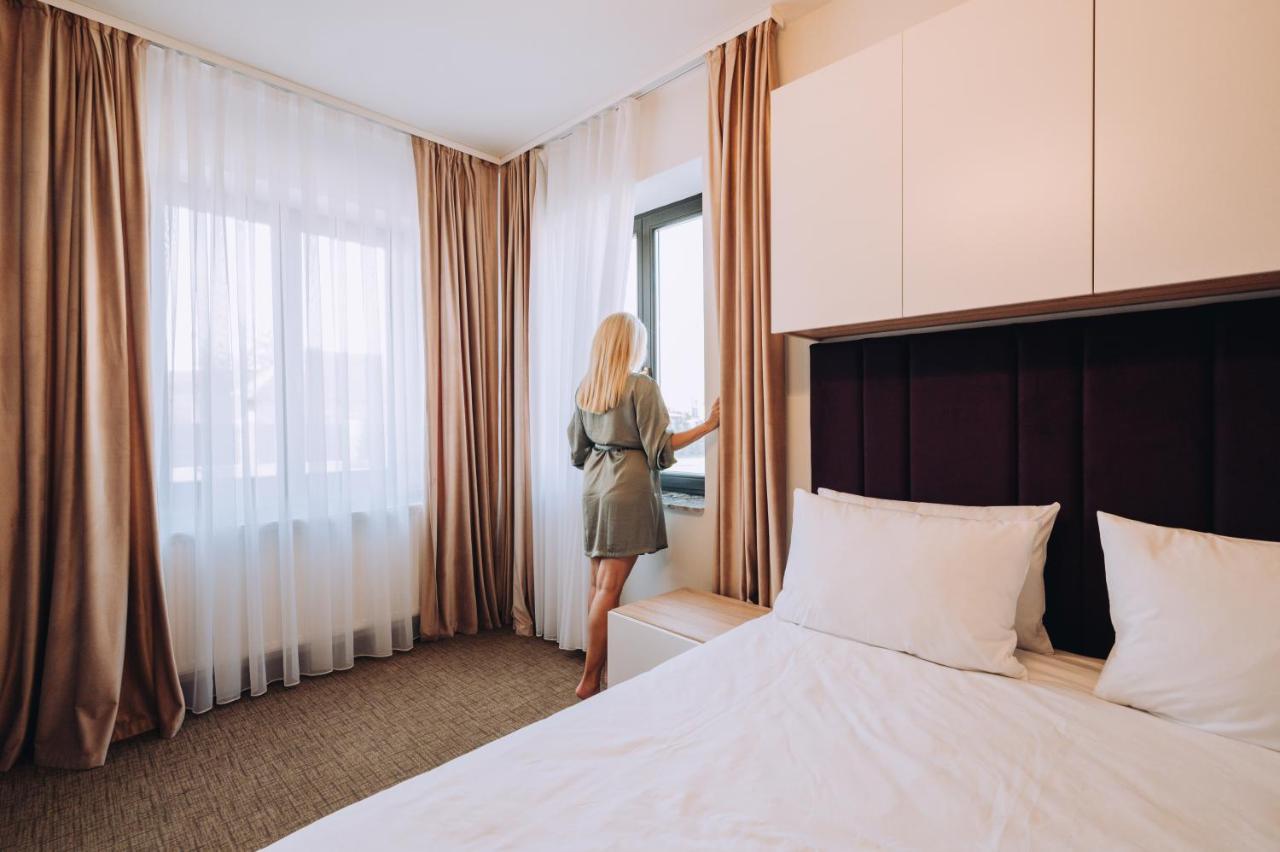 Klia Hotel Sînmartin Kültér fotó